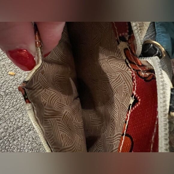 Sakroots faux patent leather zip around wallet peace print - Picture 8 of 9